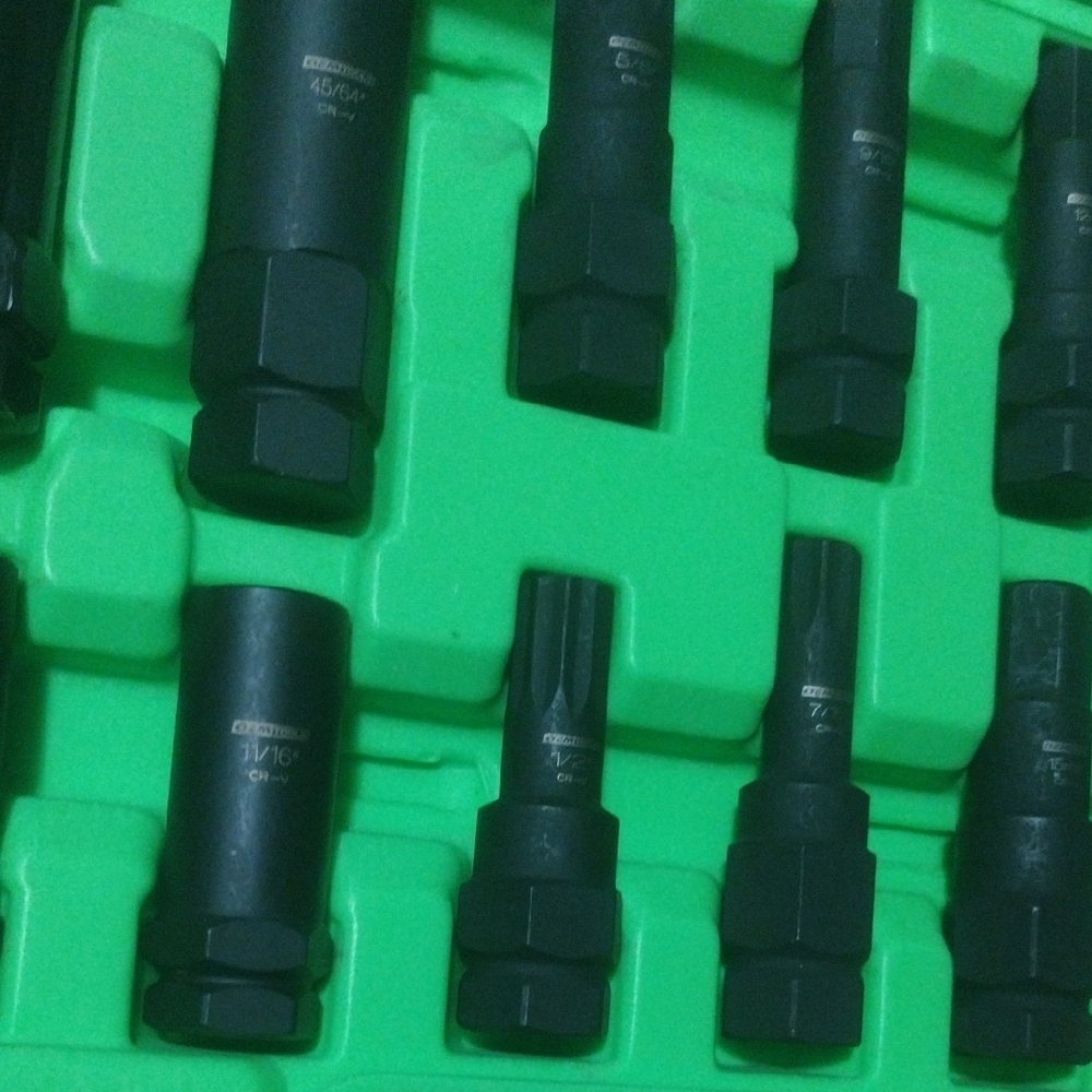 Locking Lug Master Key Set in Green Case - Picture 8 of 12